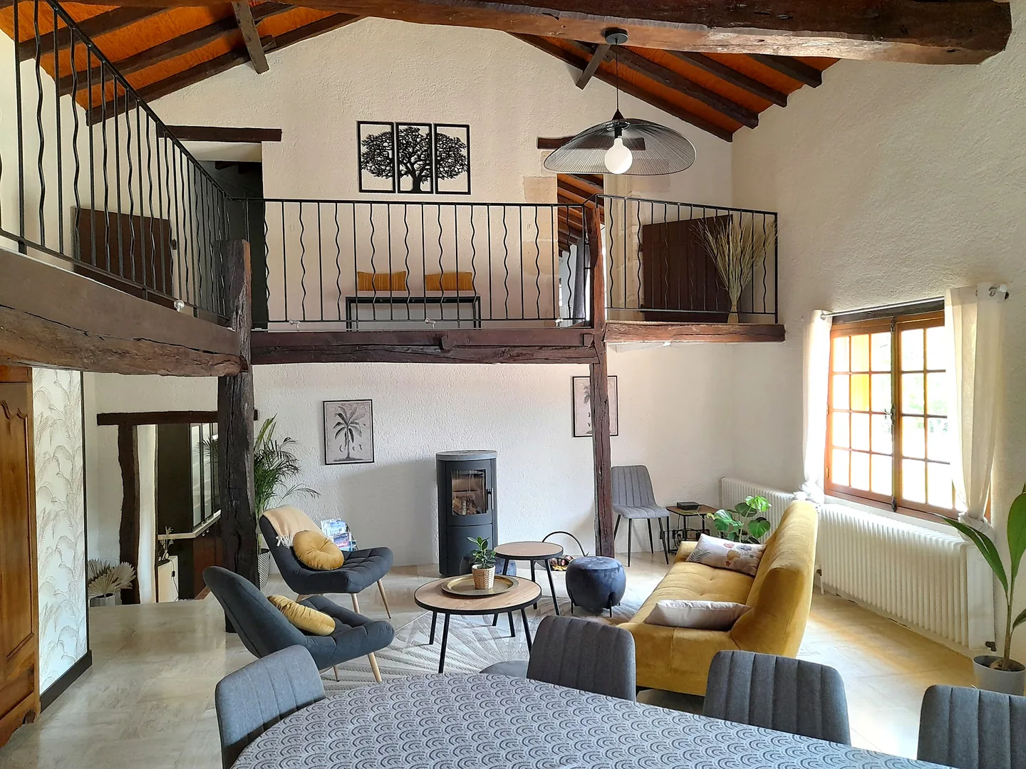 Le salon et la mezzanine